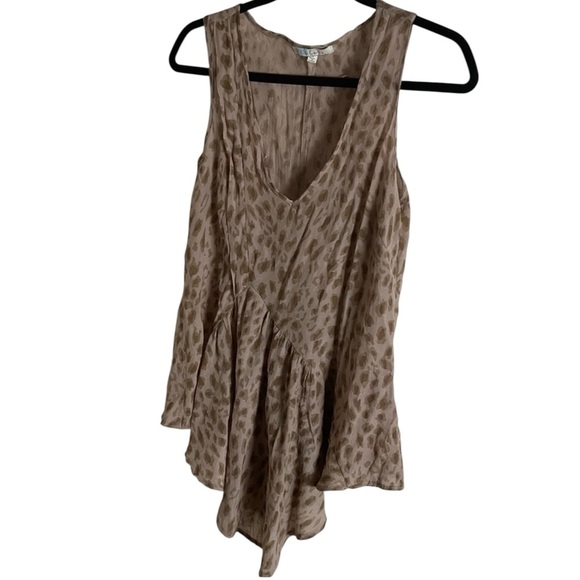 Women Leopard Print Sleeveless Blouse size medium - Picture 1 of 10